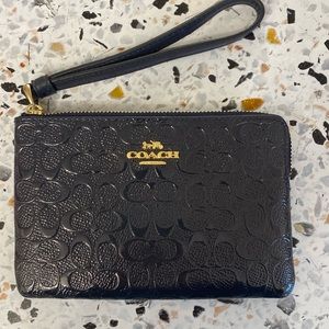 Coach signature zip around wrislet